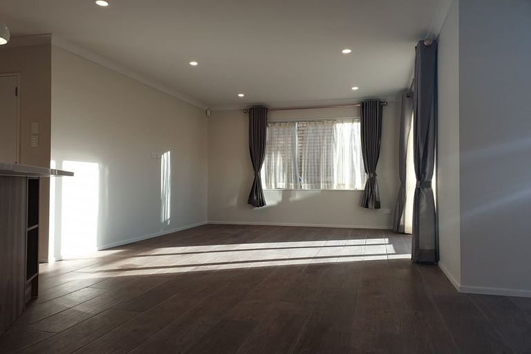 Photo of property in 7 Marco Place, Highland Park, Auckland, 2010