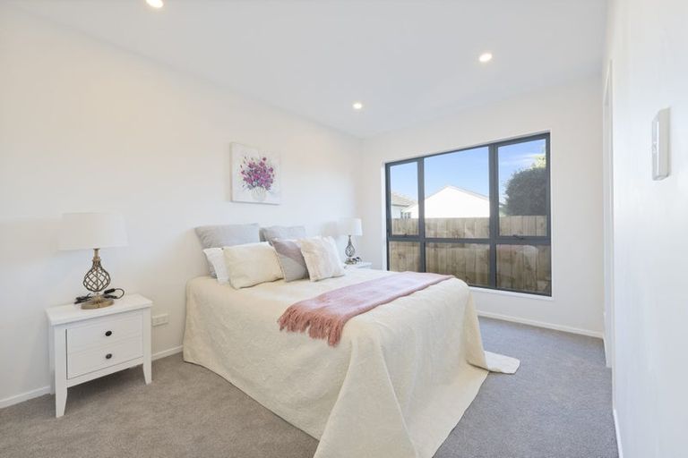Photo of property in 35a Hereford Street, Te Atatu Peninsula, Auckland, 0610