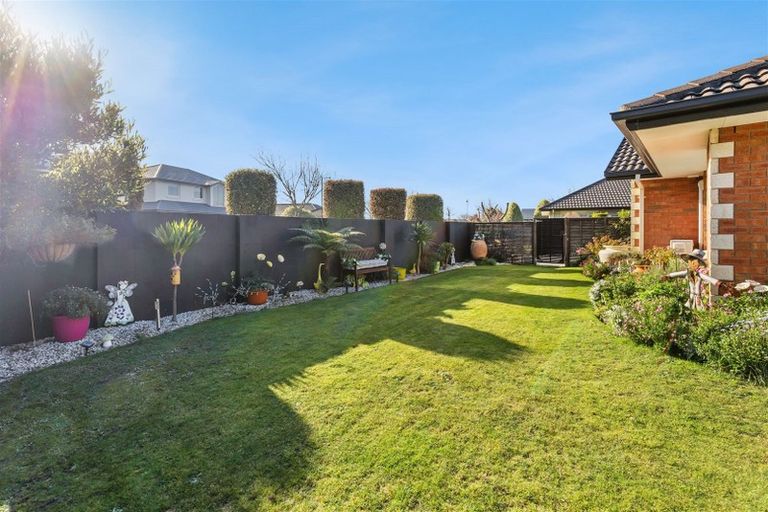 Photo of property in 5 Amoka Crescent, Parklands, Christchurch, 8083