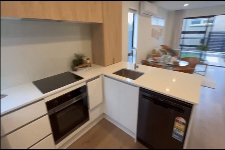 Photo of property in 2/472 West Coast Road, Glen Eden, Auckland, 0602