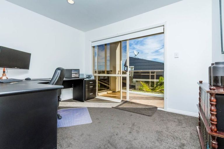 Photo of property in 1/25 Churchill Road, Murrays Bay, Auckland, 0630