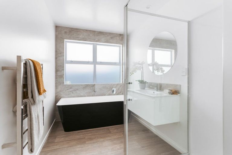 Photo of property in 90 Awataha Crescent, Pyes Pa, Tauranga, 3110