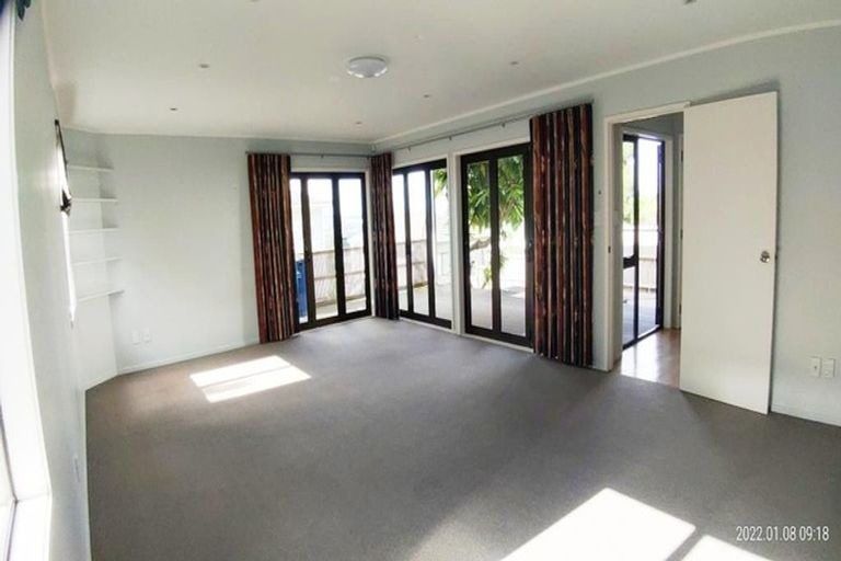 Photo of property in 722 East Coast Road, Pinehill, Auckland, 0632