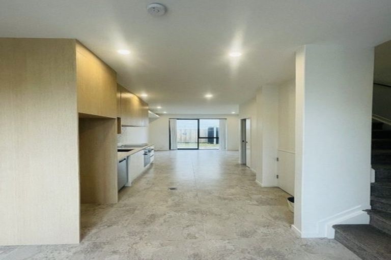 Photo of property in 10/1 Sylvan Crescent, Te Atatu South, Auckland, 0610