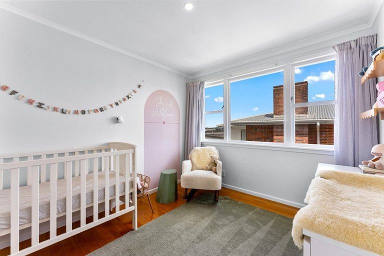 Photo of property in 1/64 Sunnynook Road, Sunnynook, Auckland, 0620