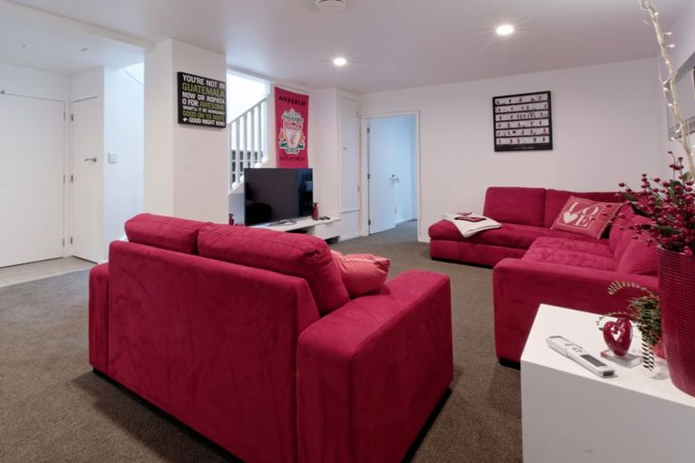 Photo of property in 24 Ngaio Road, Titirangi, Auckland, 0604