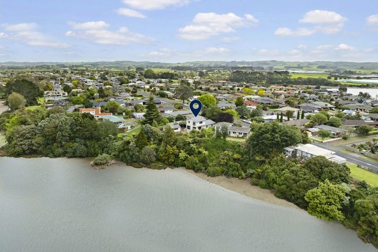 Photo of property in 111 Sandspit Road, Waiuku, 2123
