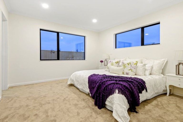 Photo of property in 19 Syd Grant Crescent, Orewa, 0931
