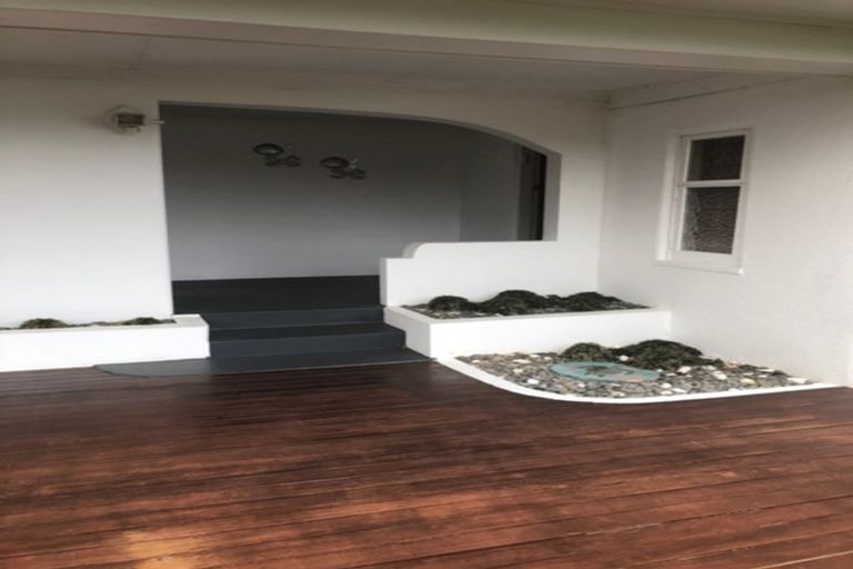 Photo of property in 9 Gill Road, Lowry Bay, Lower Hutt, 5013