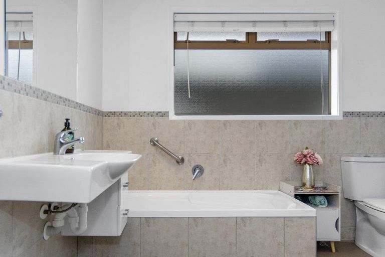 Photo of property in 10 Haden Place, Omokoroa, 3114