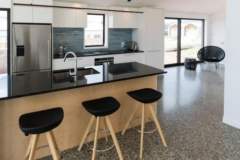 Photo of property in 6 Scurr Terrace, Wanaka, 9305