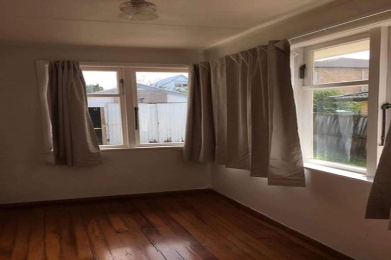 Photo of property in 40 Wattle Street, New Lynn, Auckland, 0600