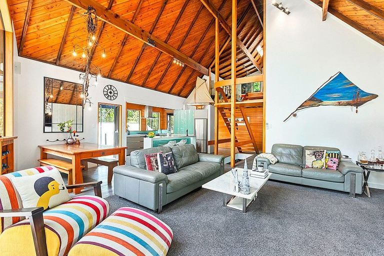 Photo of property in 93 Brick Bay Drive, Sandspit, Warkworth, 0982