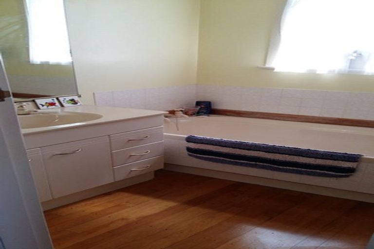 Photo of property in 7 Terrance Grove, Paparangi, Wellington, 6037