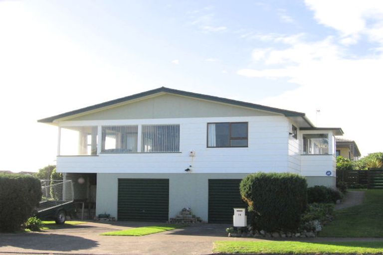 Photo of property in 14 Oratia Street, Waikanae Beach, Waikanae, 5036