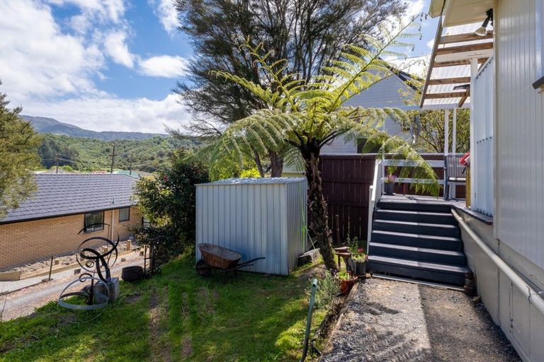 Photo of property in 160 Waikawa Road, Picton, 7220