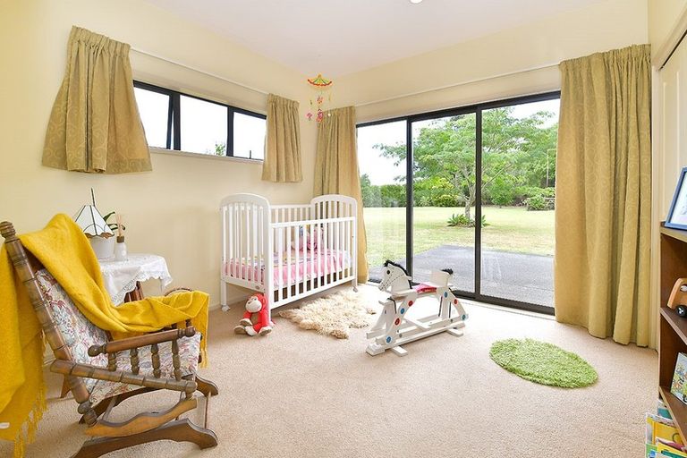 Photo of property in 15 Koraha Road, Kumeu, 0892