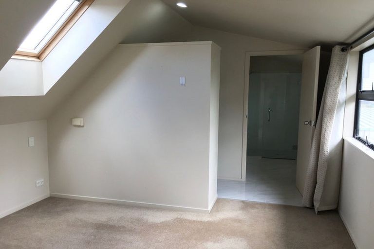 Photo of property in 2b Braemar Road, Castor Bay, Auckland, 0620