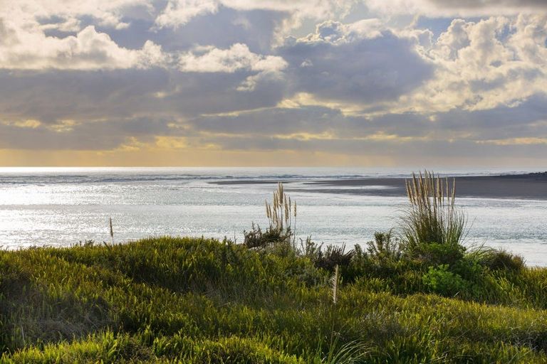 Photo of property in 131 Riria Kereopa Memorial Drive, Raglan, 3297