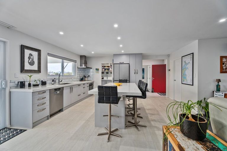 Photo of property in 15 Whitby Avenue, Whitianga, 3510
