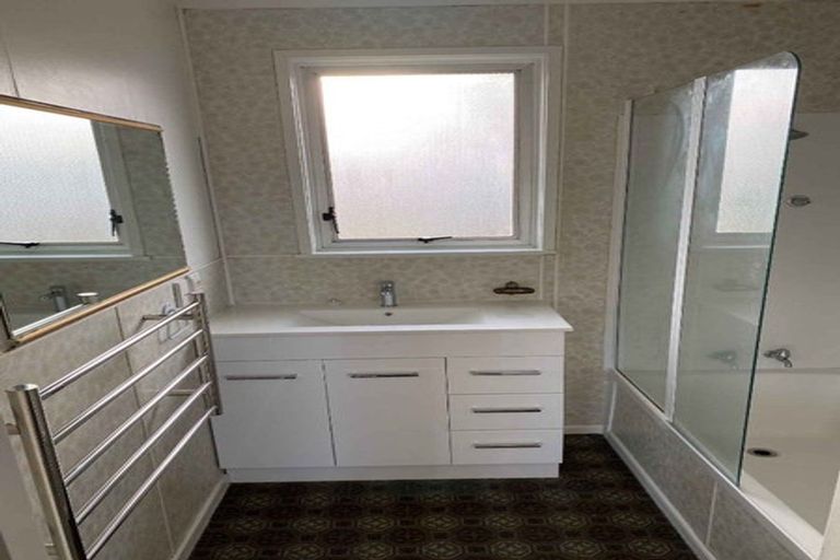 Photo of property in 111 Farquhar Road, Glendene, Auckland, 0602