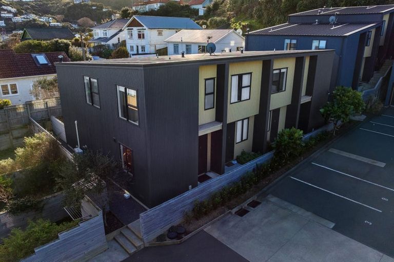 Photo of property in 7/20 Trent Street, Island Bay, Wellington, 6023