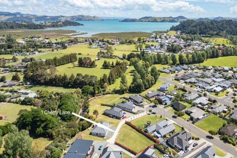 Photo of property in 1 Cherry Lane, Coromandel, 3506