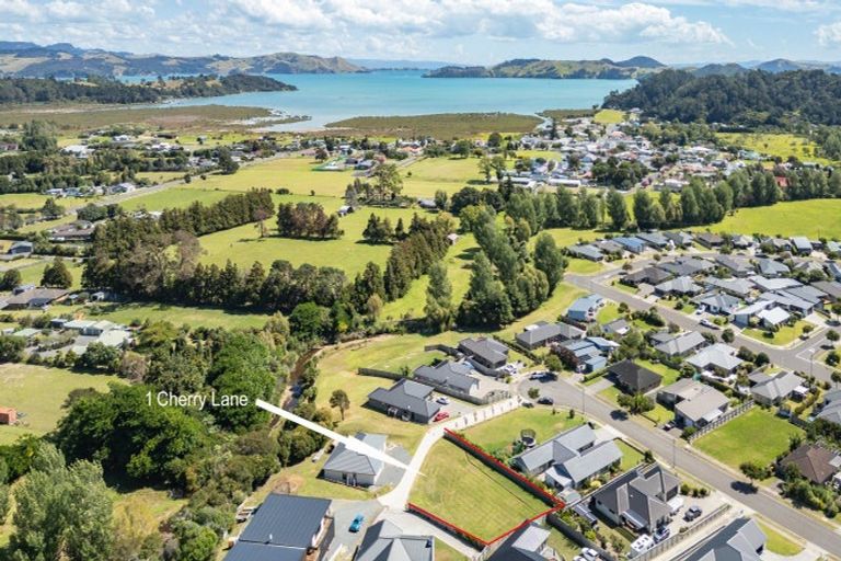 Photo of property in 1 Cherry Lane, Coromandel, 3506