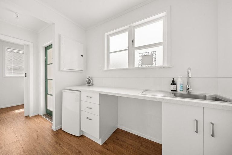 Photo of property in 30 Cologne Street, Martinborough, 5711