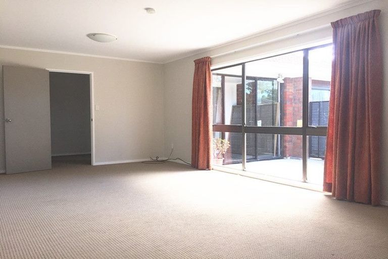 Photo of property in 24 Jillteresa Crescent, Half Moon Bay, Auckland, 2012