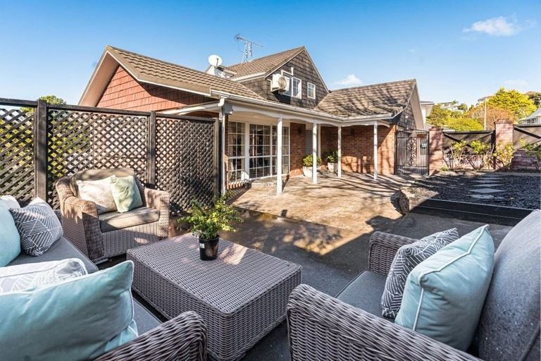 Photo of property in 138 Chelsea View Drive, Chatswood, Auckland, 0626