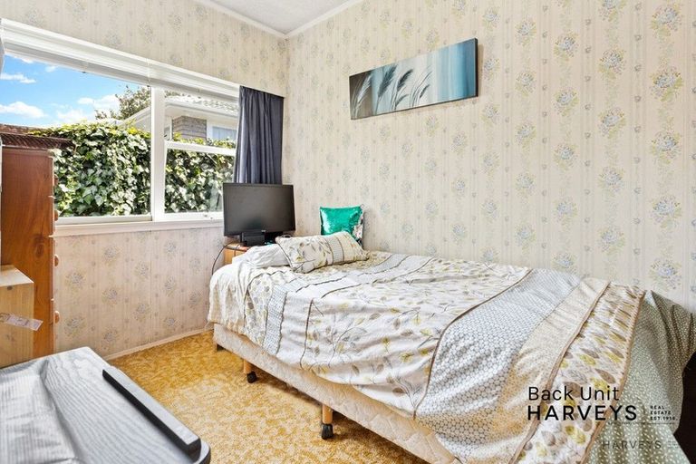 Photo of property in 102 Godley Road, Green Bay, Auckland, 0604