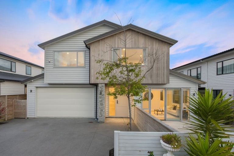 Photo of property in 8 Kina Place, Long Bay, Auckland, 0630