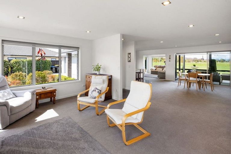 Photo of property in 34 Madison Street, Cambridge, 3434