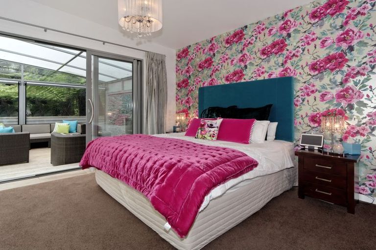 Photo of property in 24 Ngaio Road, Titirangi, Auckland, 0604