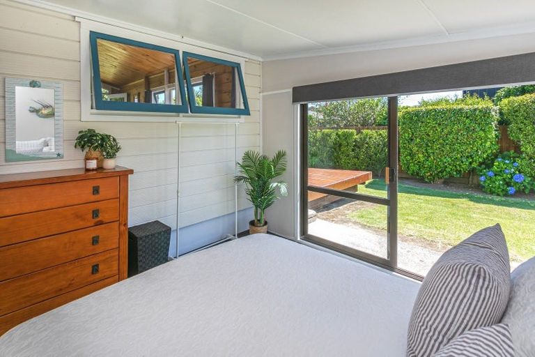 Photo of property in 11 Hahei Beach Road, Hahei, Whitianga, 3591