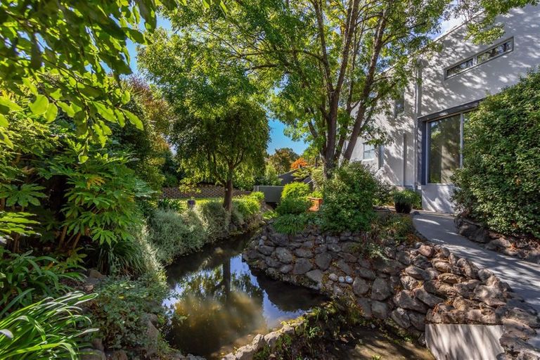 Photo of property in 35 Oakford Close, Riccarton, Christchurch, 8011