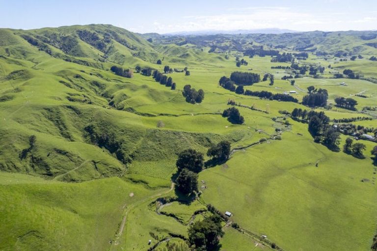 Photo of property in 2472 Opaki Kaiparoro Road, Eketahuna, 4994