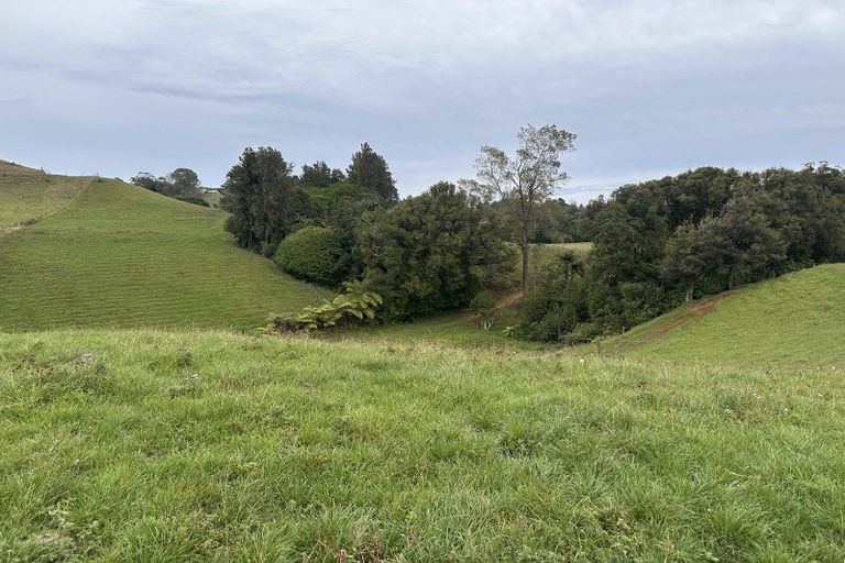 Photo of property in 114 Ackworth Road, Lepperton, New Plymouth, 4373