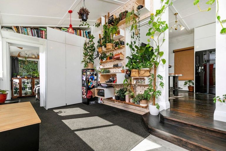 Photo of property in 5 Don Buck Road, Henderson, Auckland, 0614