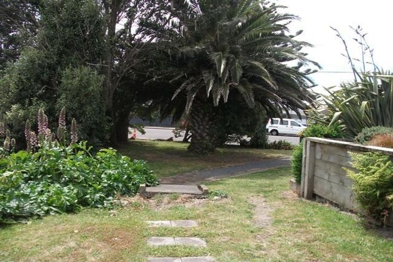 Photo of property in 6 Croft Grove, Moera, Lower Hutt, 5010