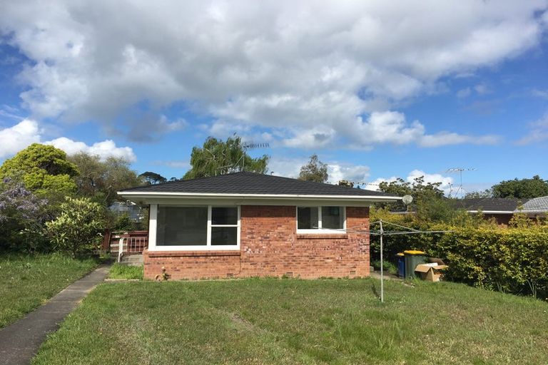 Photo of property in 1/16 Kapiti Place, Sunnynook, Auckland, 0620