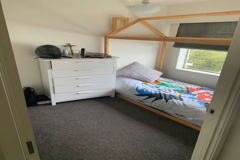 Photo of property in 1/21 Target Road, Totara Vale, Auckland, 0629