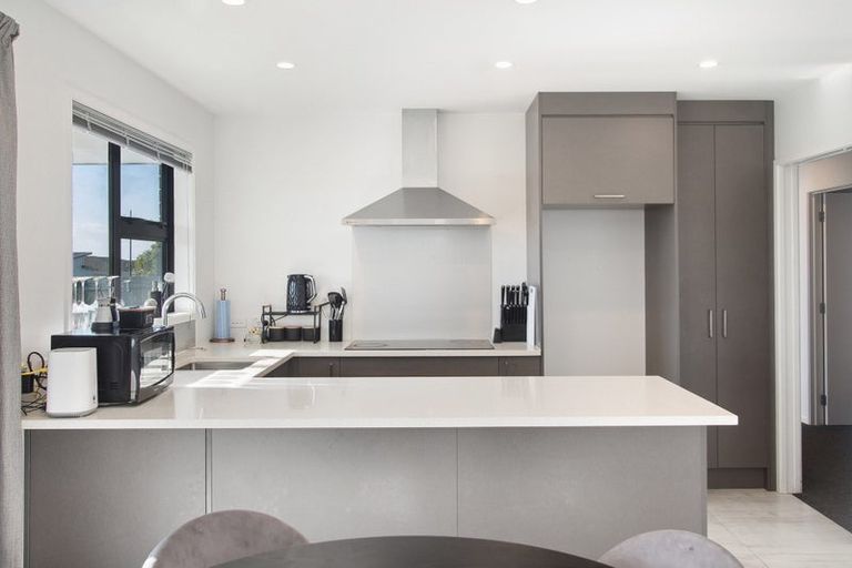 Photo of property in 1 Poutawa Lane, Clarks Beach, 2122