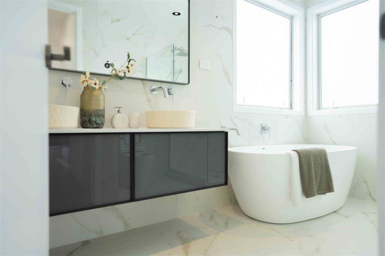 Photo of property in 2 Craigs Way, Hobsonville, Auckland, 0616