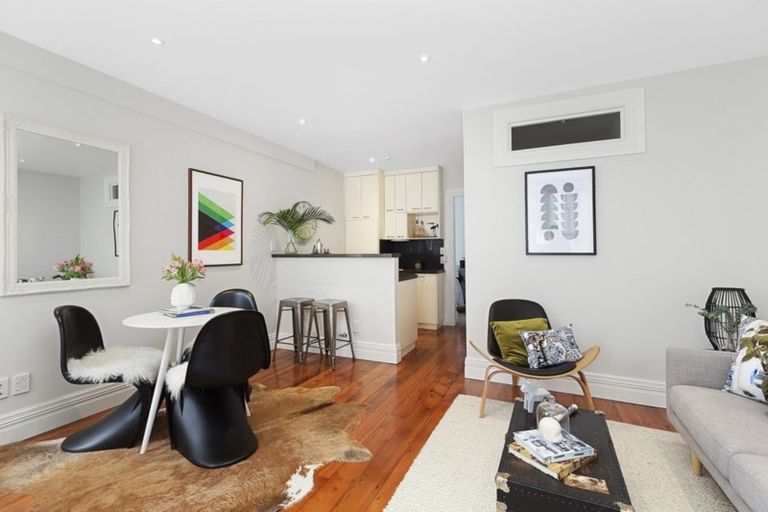 Photo of property in 2/246 The Terrace, Wellington Central, Wellington, 6011