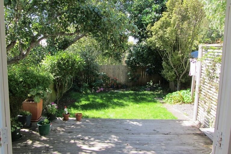 Photo of property in 45 Queen Street, Mount Victoria, Wellington, 6011