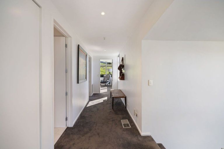 Photo of property in 6 Whitbourn Place, Fernhill, Queenstown, 9300