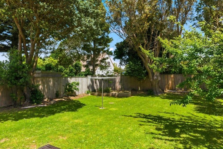 Photo of property in 32 Te Moana Road, Waikanae Beach, Waikanae, 5036