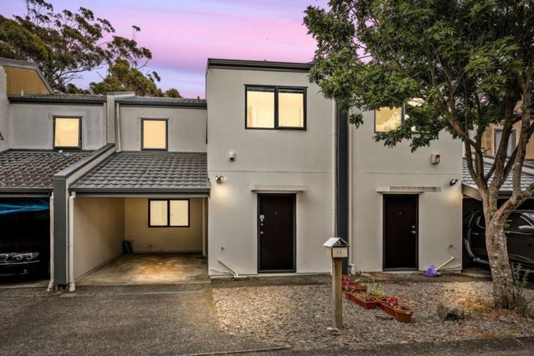 Photo of property in 15 Sun Place, Henderson, Auckland, 0612